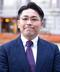 宇藤　恭士（うとう　やすひと）　氏